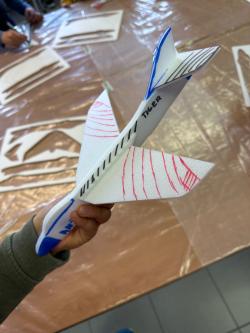 DGK: Čigavo letalo bo poletelo najdlje?