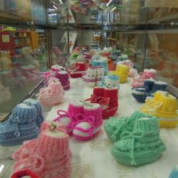 Razstava pletenih copatk