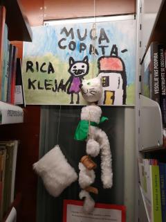 Muca Copatarica »v gosteh« na bibliobusu